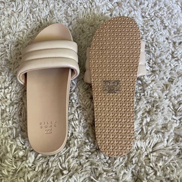 NEW Billabong Women's Tan Slide Sandals - Picture 2 of 2